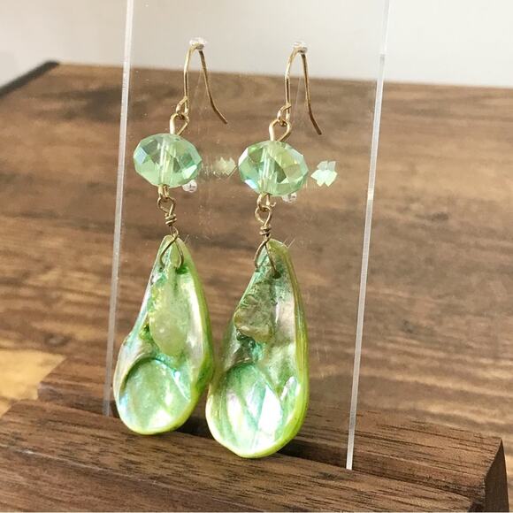 Mother Of Pearl Shell AB Crystal Glass Faceted Bead Gold Tone Drop Earring Green - Picture 5 of 15